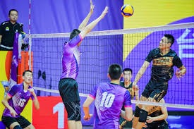 来对生活比个耶✌🏻东契奇赛后更新Ins动态，晒出一张自己与父亲坐过山车的P图🎢